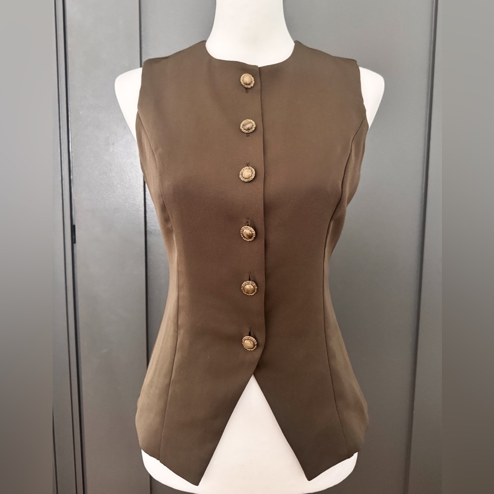 Elegant Khaki Sleeveless Button-Down Shirt